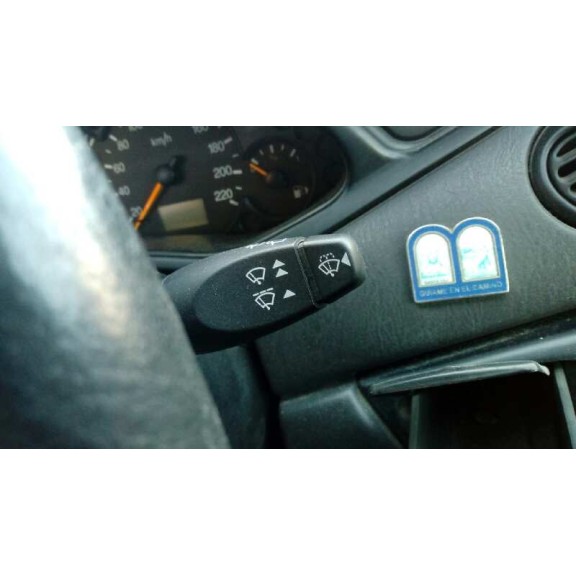 ford focus berlina (cak) del año 2000