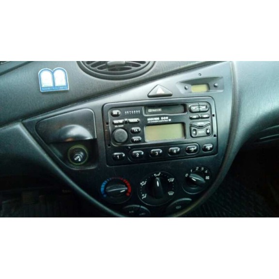 ford focus berlina (cak) del año 2000