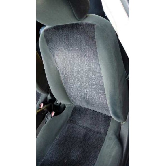 ford focus berlina (cak) del año 2000