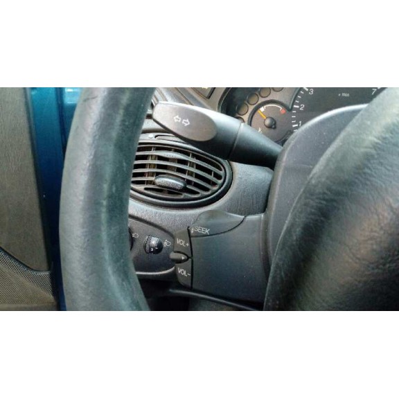 ford focus berlina (cak) del año 2000