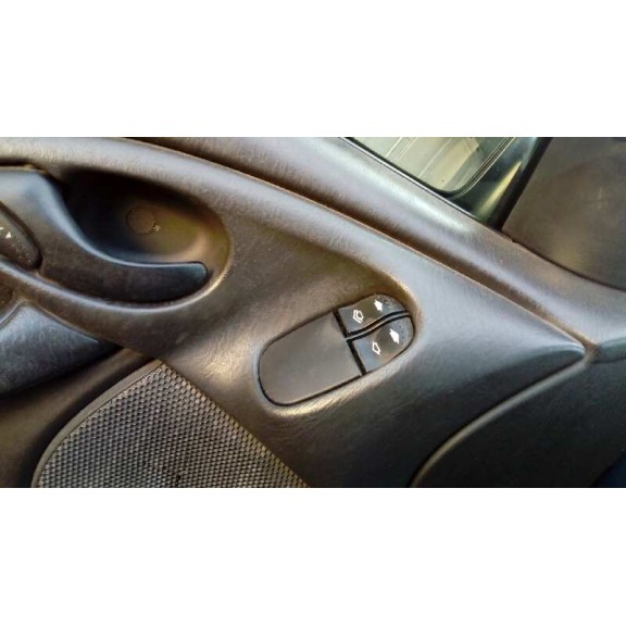 ford focus berlina (cak) del año 2000