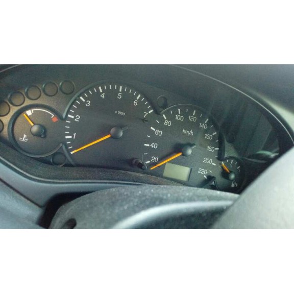 ford focus berlina (cak) del año 2000