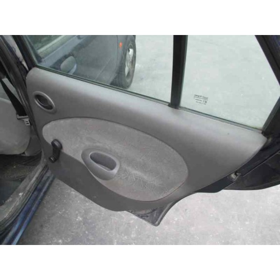 ford fiesta berlina del año 1998