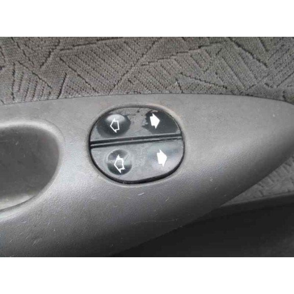 ford fiesta berlina del año 1998