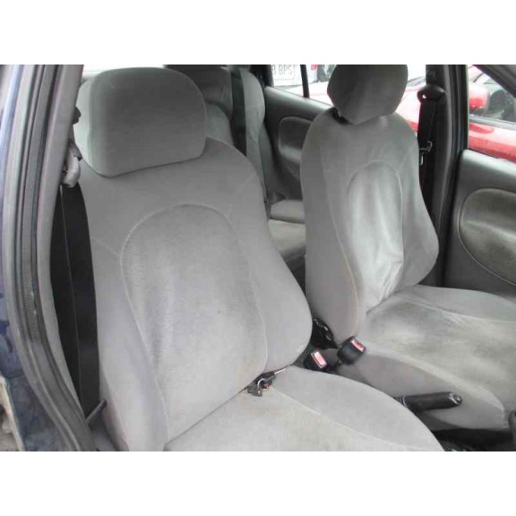 ford fiesta berlina del año 1998