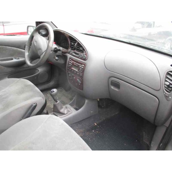 ford fiesta berlina del año 1998