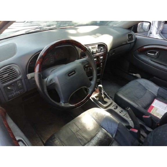 volvo s40 berlina del año 1999