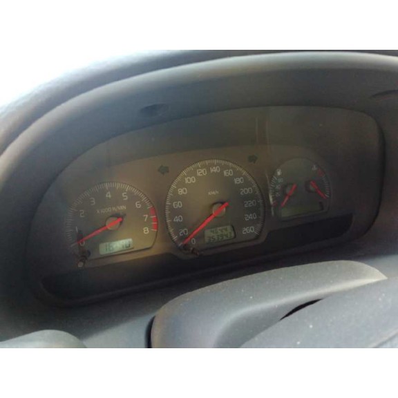 volvo s40 berlina del año 1999