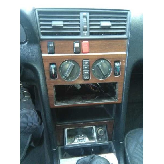 mercedes-benz clase c (w202) berlina del año 1993