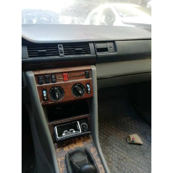 mercedes-benz clase e (w124) berlina del año 1988