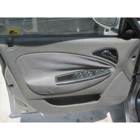 daewoo nubira berlina del año 2000