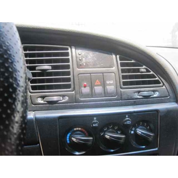 daewoo nubira berlina del año 2000