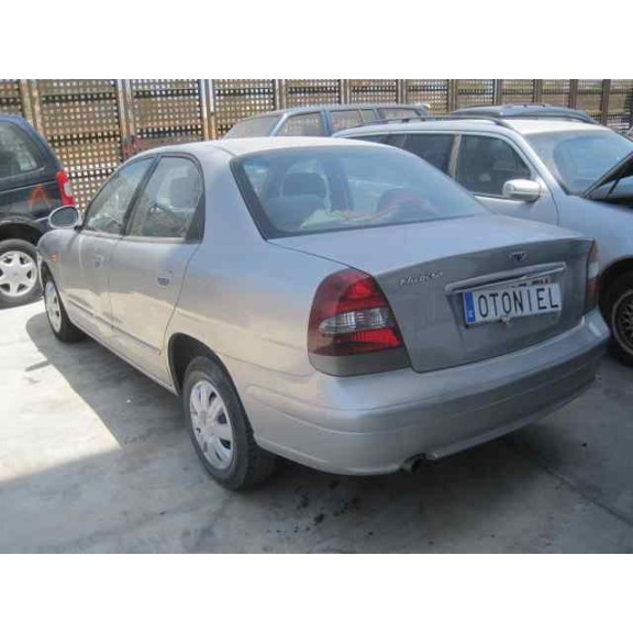 daewoo nubira berlina del año 2000