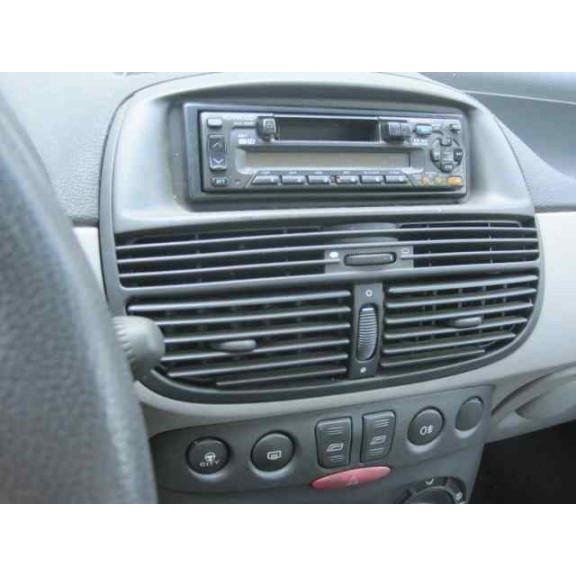 fiat punto berlina (188) del año 2000