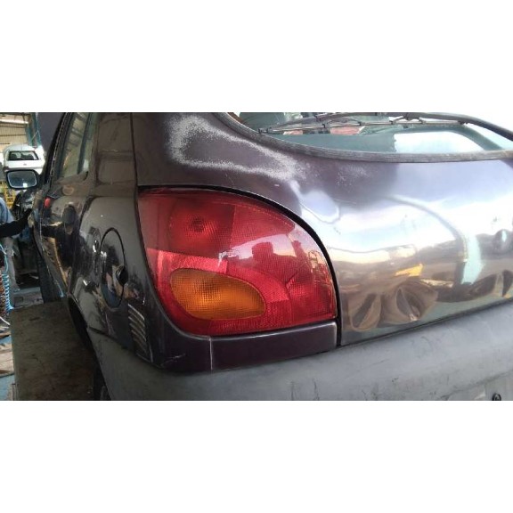 ford fiesta berlina del año 1996