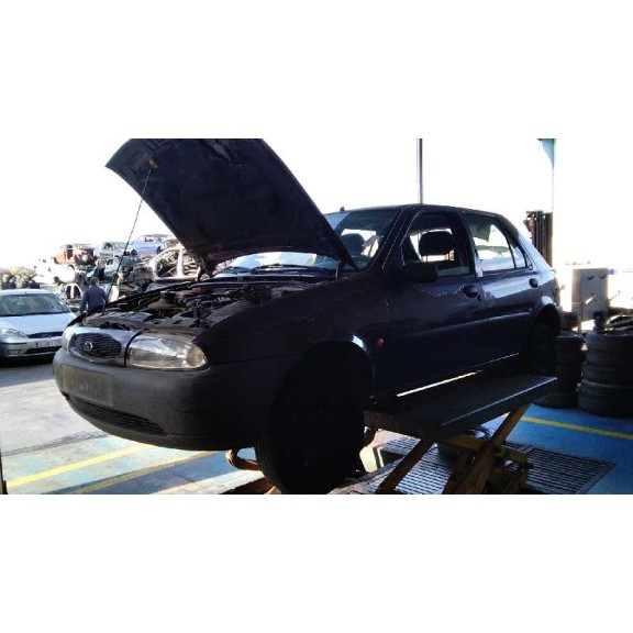 ford fiesta berlina del año 1996