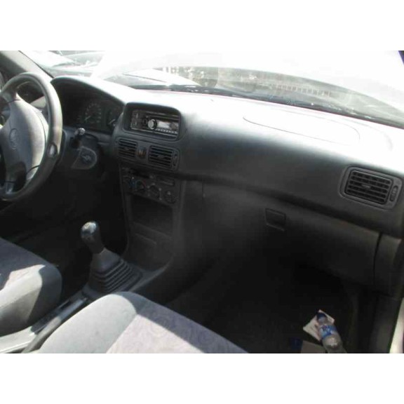 toyota corolla (e11) del año 1999
