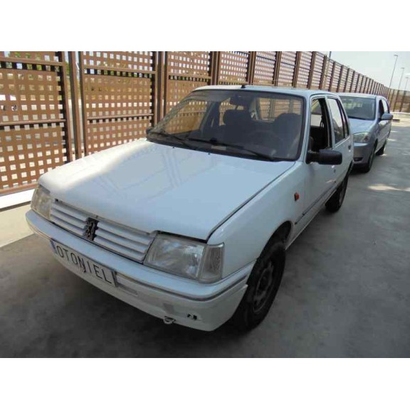 peugeot 205 berlina del año 1996