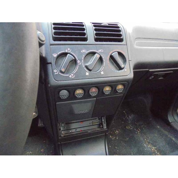 peugeot 205 berlina del año 1996