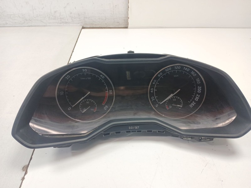 Recambio de cuadro instrumentos para skoda superb (3v3) 2.0 tdi referencia OEM IAM 3V0920751A  