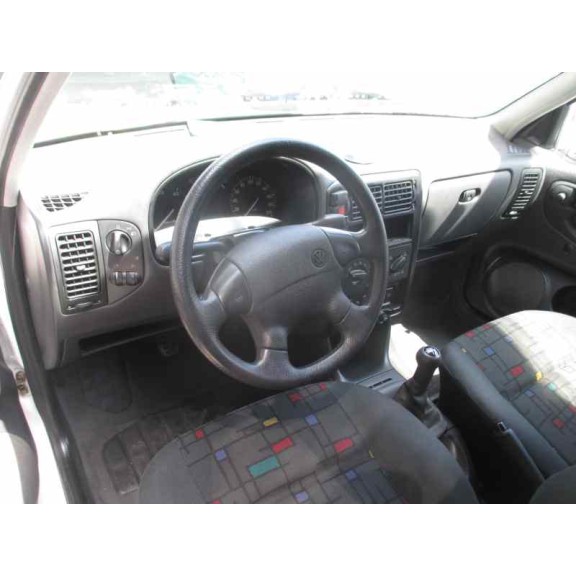 volkswagen polo berlina (6n1) del año 1999