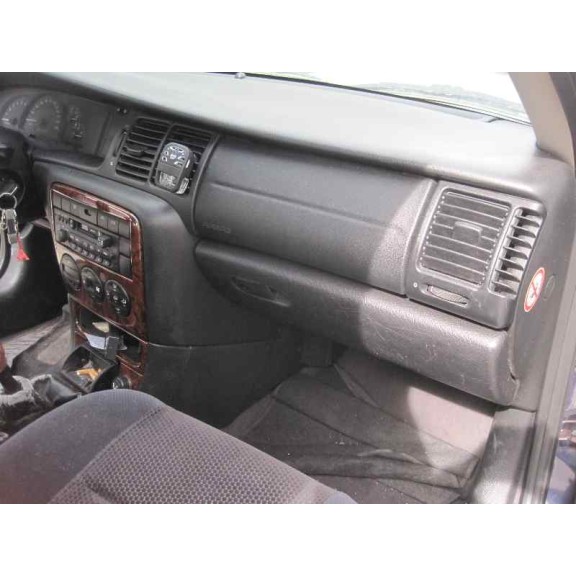 opel vectra b berlina del año 2000