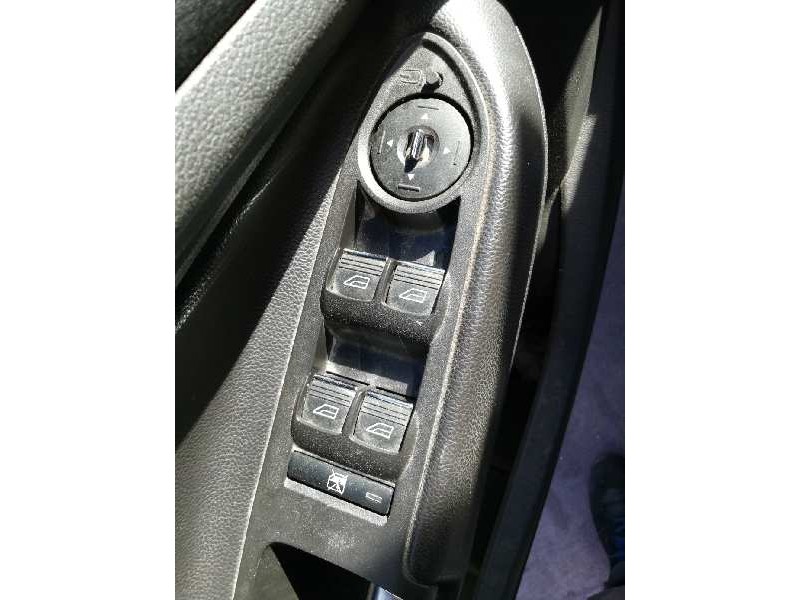 Recambio de mando elevalunas delantero izquierdo para ford kuga (cbs) titanium referencia OEM IAM AM5T14A132CB  4 TECLAS