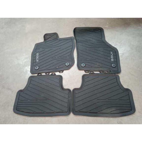 Recambio de alfombras para volkswagen golf viii lim. (cd1) referencia OEM IAM 5H1061500A82V DELANTERA Y TRASERA DE GOMA