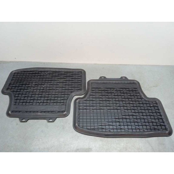 Recambio de alfombras para volkswagen golf viii lim. (cd1) referencia OEM IAM 5H1061500A82V DELANTERA Y TRASERA DE GOMA