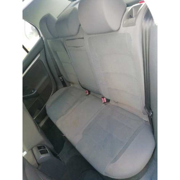 volkswagen golf v berlina (1k1) del año 2006