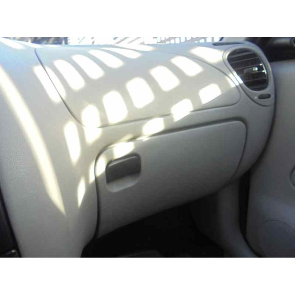 ford fiesta berlina (dx) del año 2002