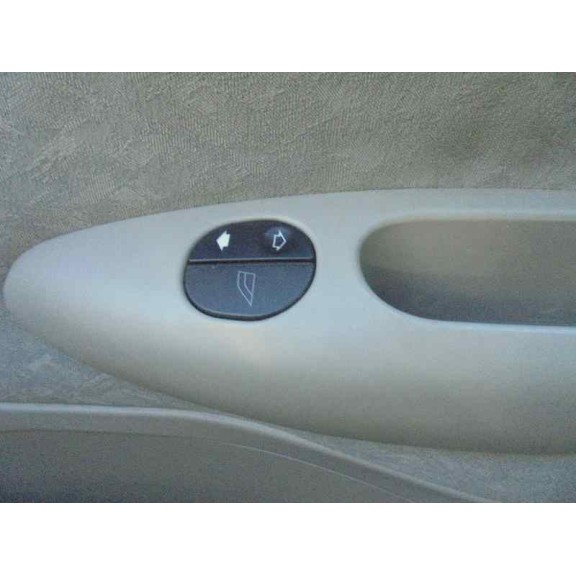 ford fiesta berlina (dx) del año 2002