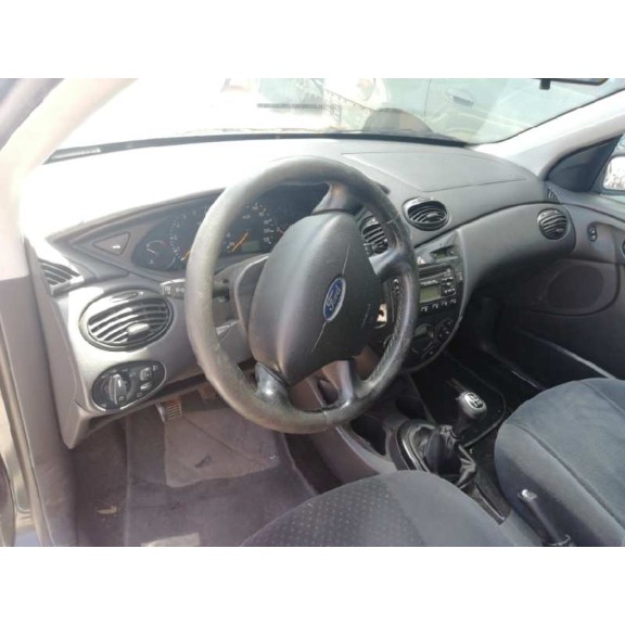 ford focus berlina (cak) del año 2004