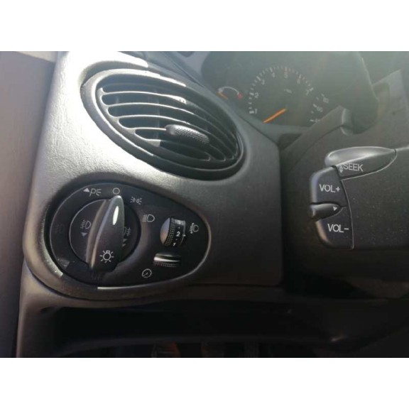 ford focus berlina (cak) del año 2004