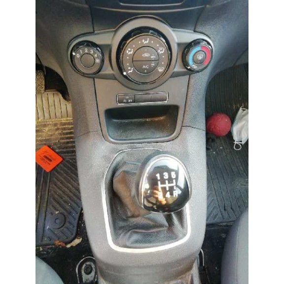 ford fiesta (ccn) del año 2013