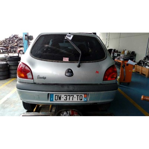 ford fiesta berlina (dx) del año 2000