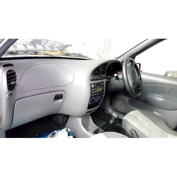 ford fiesta berlina (dx) del año 2000