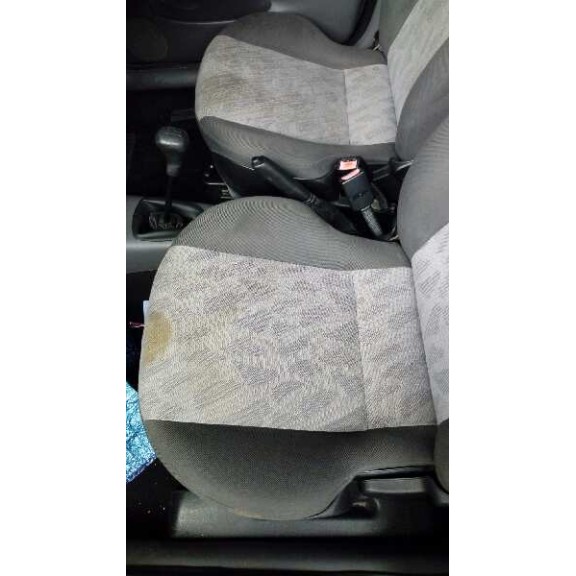 ford fiesta berlina (dx) del año 2000