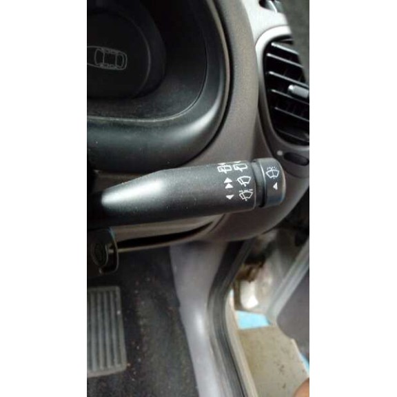 ford fiesta berlina (dx) del año 2000