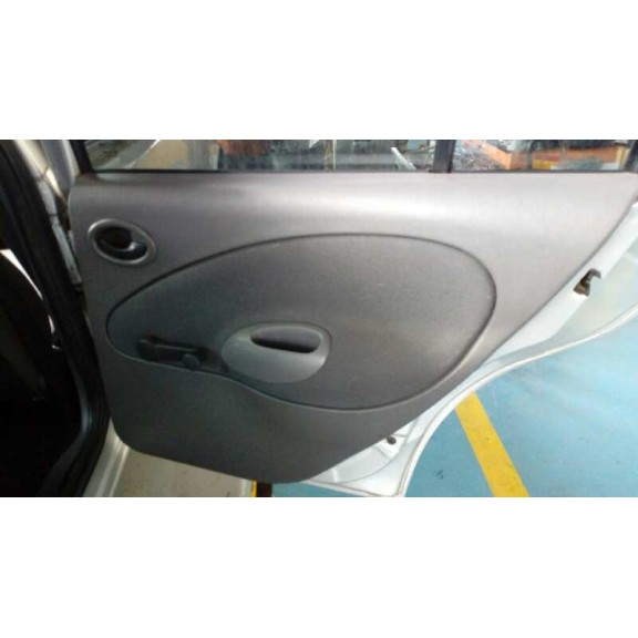 ford fiesta berlina (dx) del año 2000