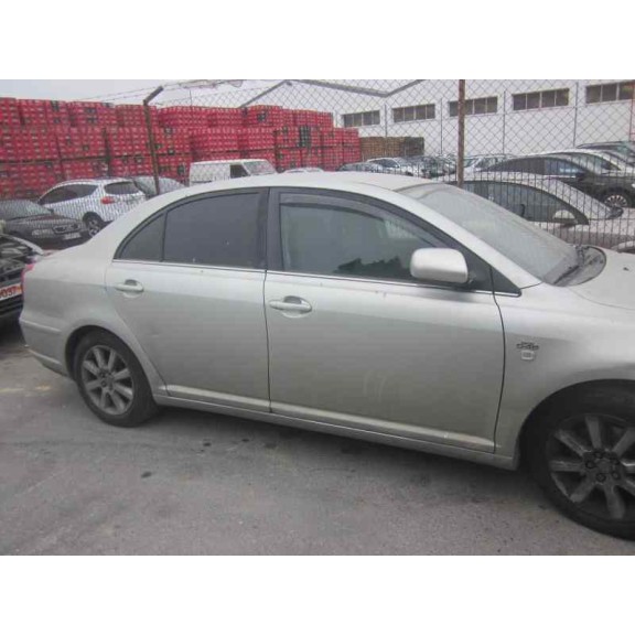 toyota avensis berlina (t25) del año 2004