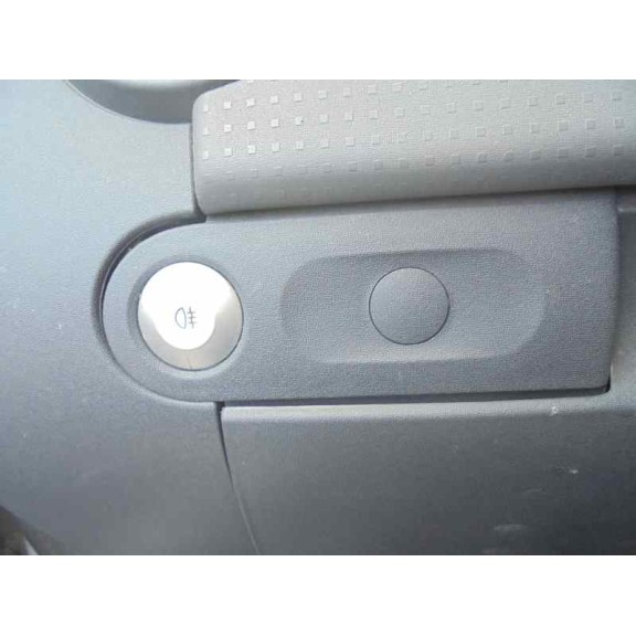 mitsubishi colt berlina 5 (z30a) del año 2004