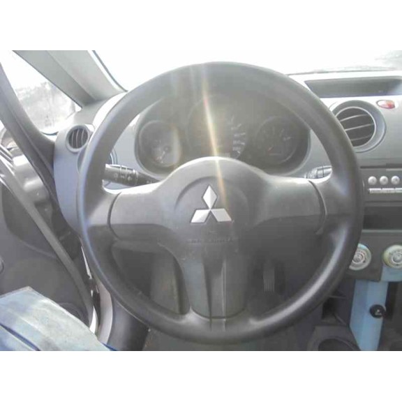 mitsubishi colt berlina 5 (z30a) del año 2004