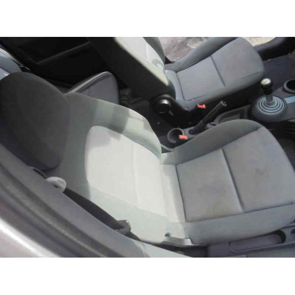 mitsubishi colt berlina 5 (z30a) del año 2004