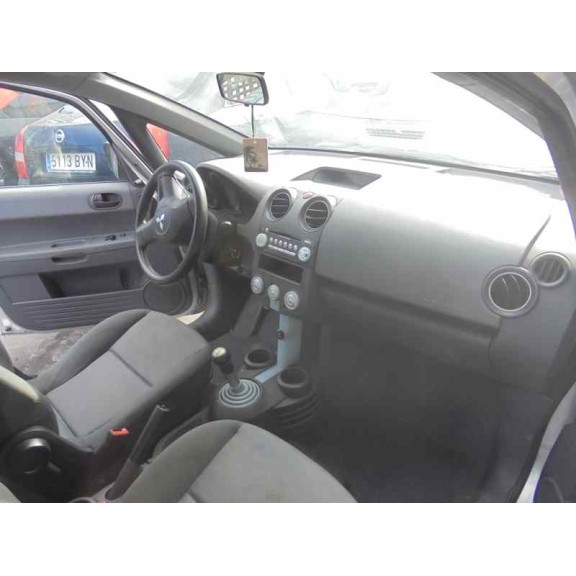 mitsubishi colt berlina 5 (z30a) del año 2004