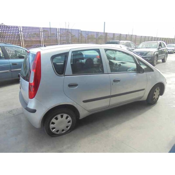 mitsubishi colt berlina 5 (z30a) del año 2004