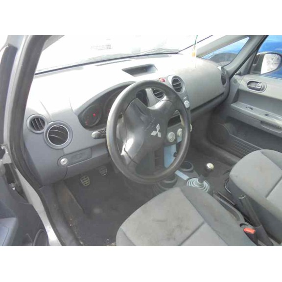 mitsubishi colt berlina 5 (z30a) del año 2004