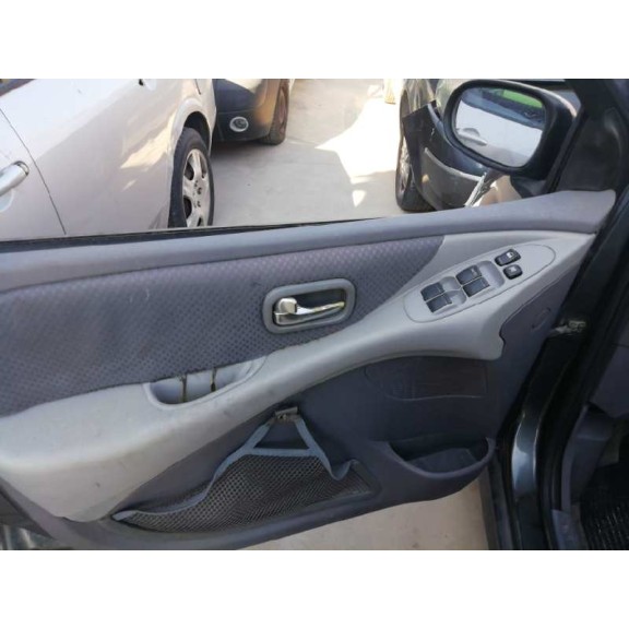 nissan almera tino (v10m) del año 2005