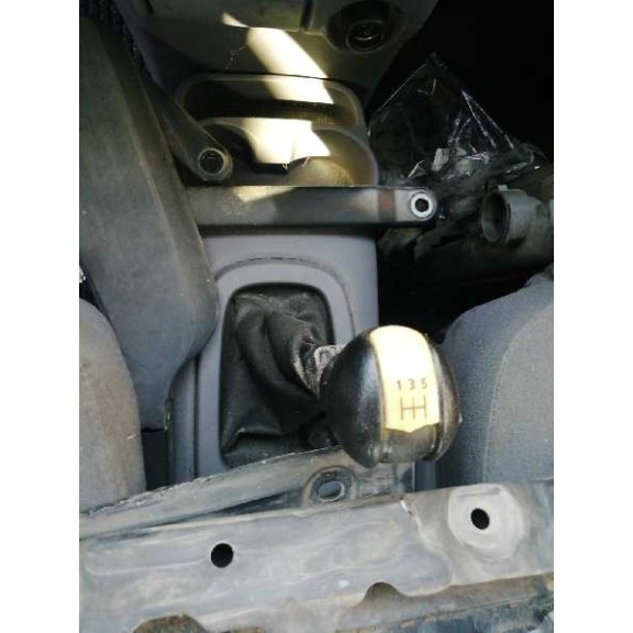 nissan almera tino (v10m) del año 2005