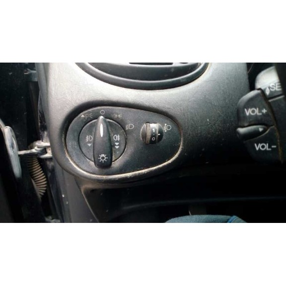 ford focus berlina (cak) del año 2004